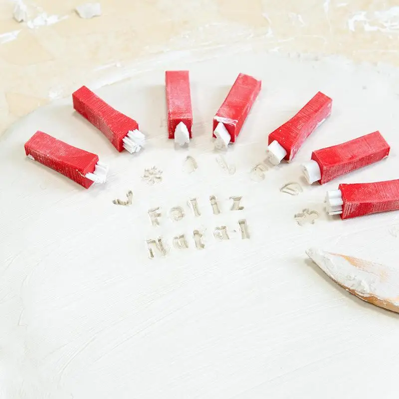 Weihnachts-Stempelset mit Kleinbuchstaben aus Ton, wiederverwendbare, formstabile Formen für DIY-Töpferei, handgemachte Heimdekoration. – Detail 6