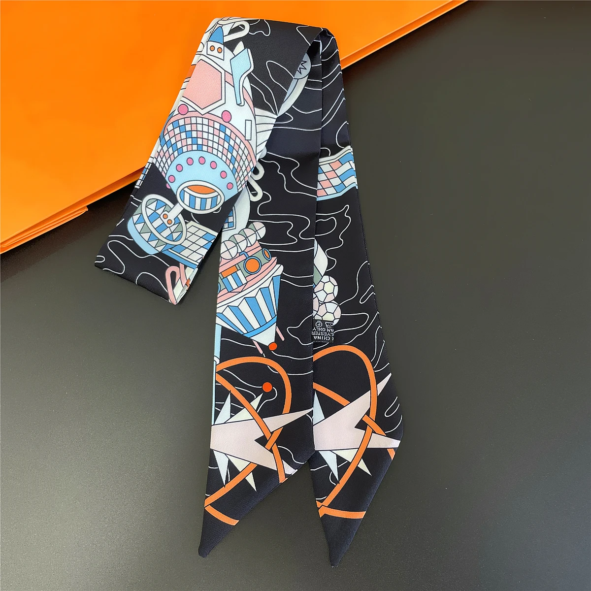 2024 Design Scarf Women Luxury Brand Silk Scarf Fashion Aerospace Warehouse Hair Headband Foulard Skinny Bag Scarves Neckerchief