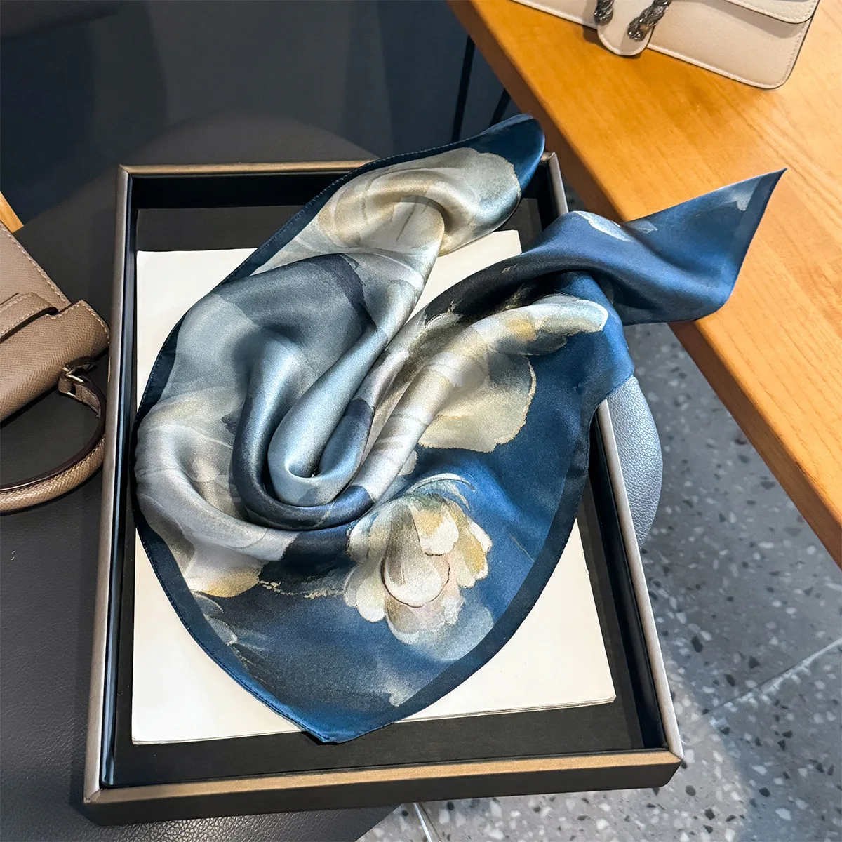 100% Real Silk Scarf Women Square Neck Tie Wrist Shawls Wraps for Ladies Foulard Scarves Pashmina Female Hijab Bandana Bufanda