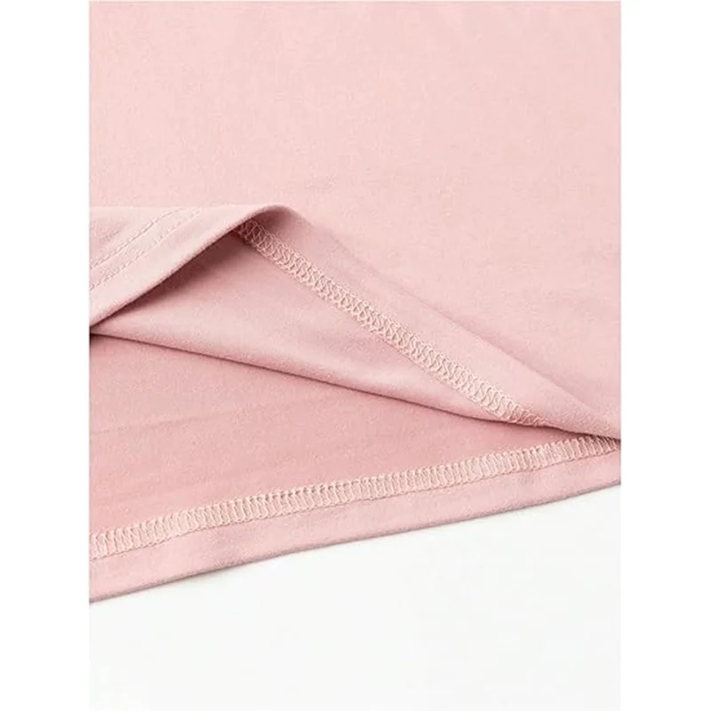 Camiseta gráfica vintage dos anos 90, camiseta com slogan colorido, estampa clássica, roupa casual macia, design de moda, diversão, y2k vibe