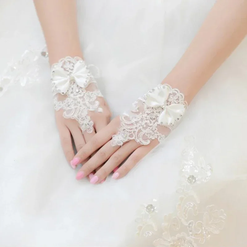 Top Sale 1 Pair Wedding Gloves Fingerless Inlaid Rhinestone Bowknot Bridal Lace Gloves 13.5CM