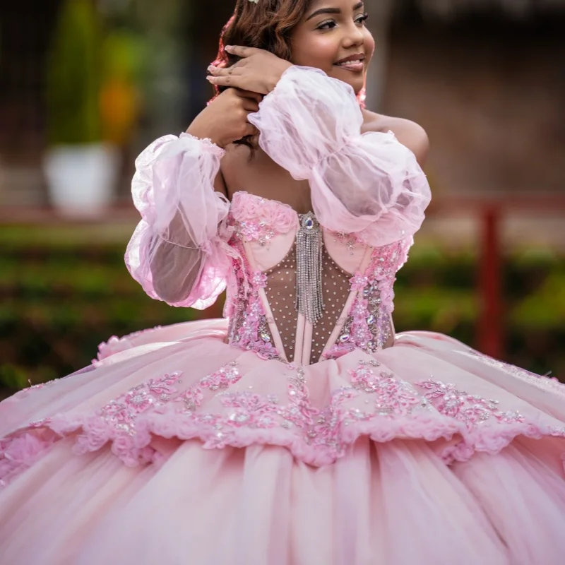 

Розовое платье для церемонии Quinceanera с открытыми плечами, многослойное, с 3D цветочными аппликациями, бисером, длинным шлейфом и бантом, платье для 15-летия. ﻿ Индивидуальный заказ