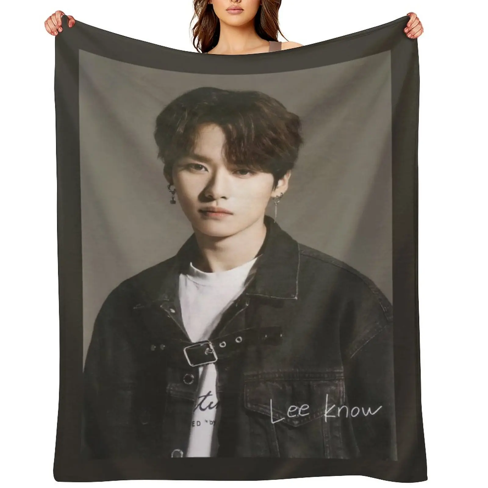 

Lee know Throw Blanket Giant Sofa Furry Luxury Blankets