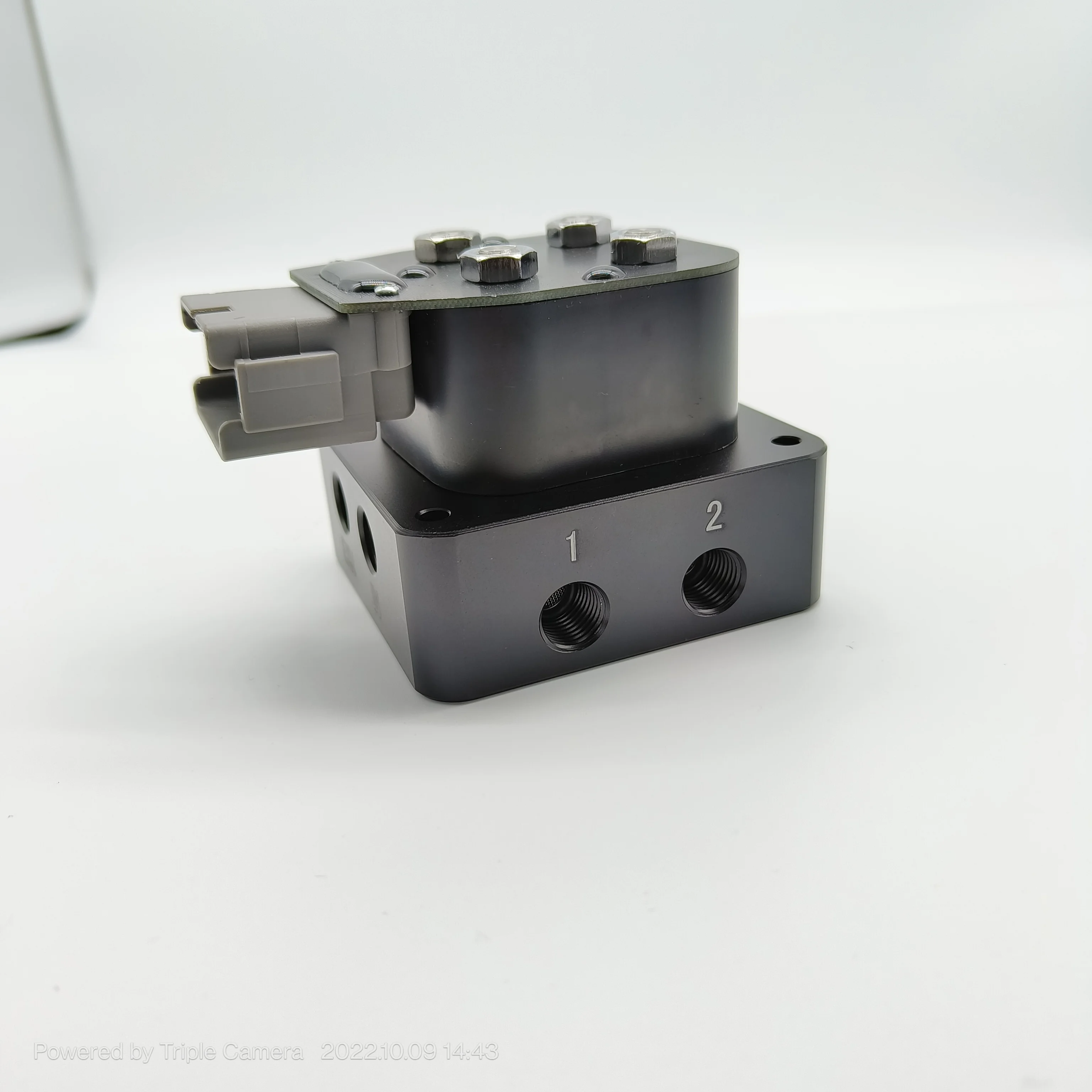 

Accuair Vu4 NPT3/8 4 Corner Air Ride Suspension Valve Manifold with Switch Box Controller