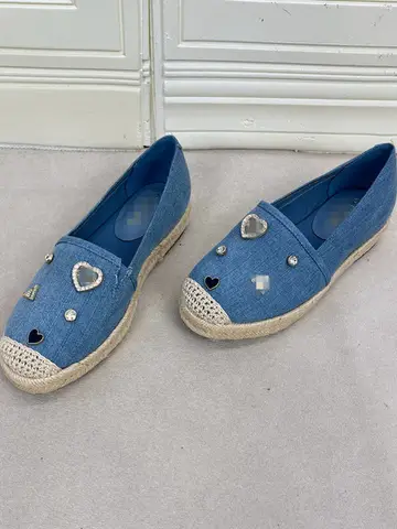 편안한 두꺼운 밑창 슬립온 어부 신발 패셔너블한 둥근 앞코 평평한 밑창 캐주얼 착용 다이아몬드 장식 사계절 신발