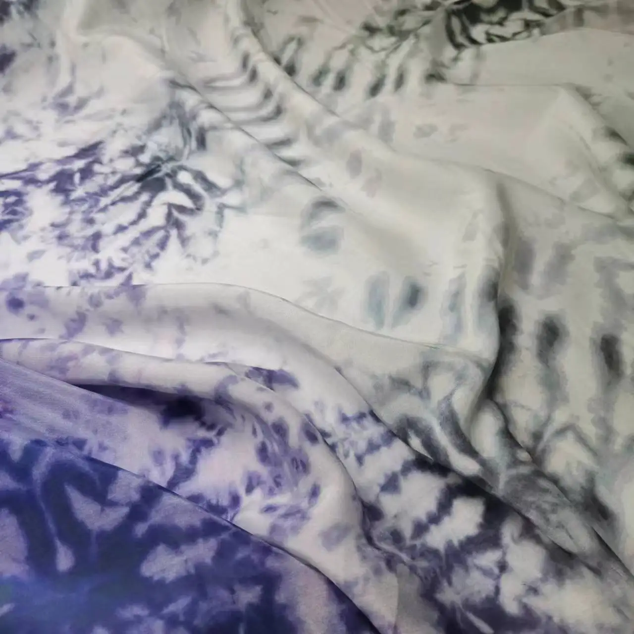 Ombre Mulberry Cotton Rayon Fabric 55‘’ width