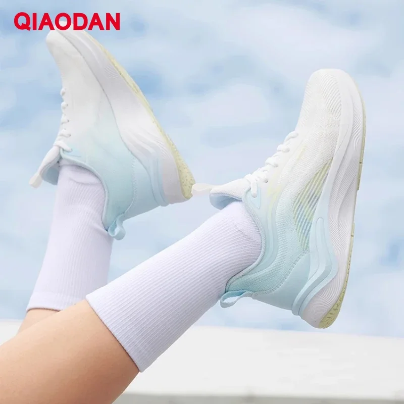 

QIAODAN Chifeng Интегрированные тканые кроссовки женские 2025 дышащие амортизирующие кроссовки на мягкой подошве XM16240203F