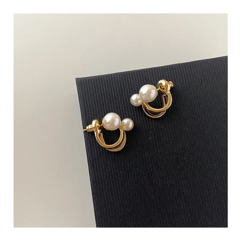 

Pearl Earrings Female French High Quality Niche Design Earring Retro Light Luxury Ear Wholesale Ear Stud for Women White 2025