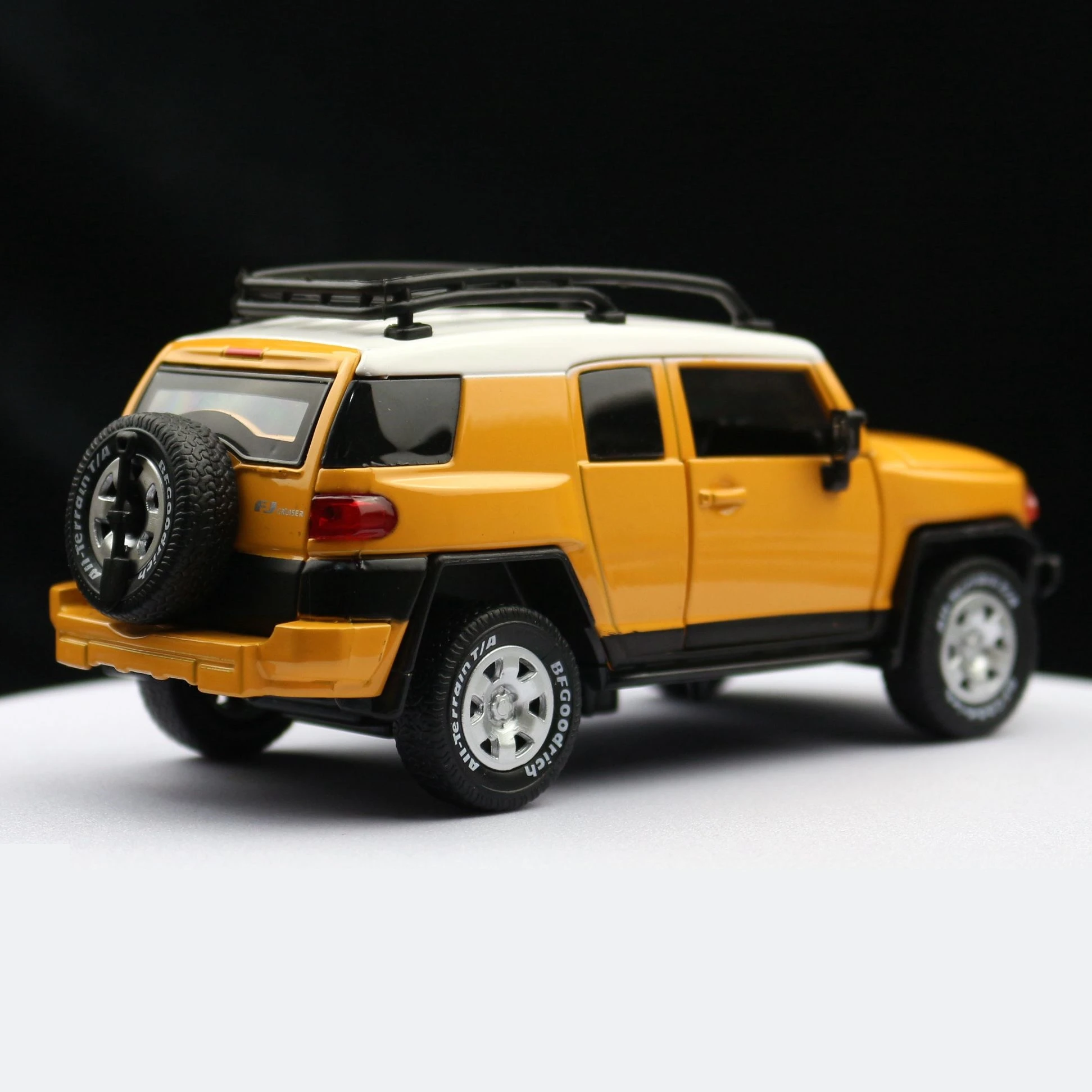 1:32 TOYOTA Land Cruiser FJ Camping Car Toy Model For Children Diecast Alloy Off Road Miniature Collection Pull Back Gift Boys