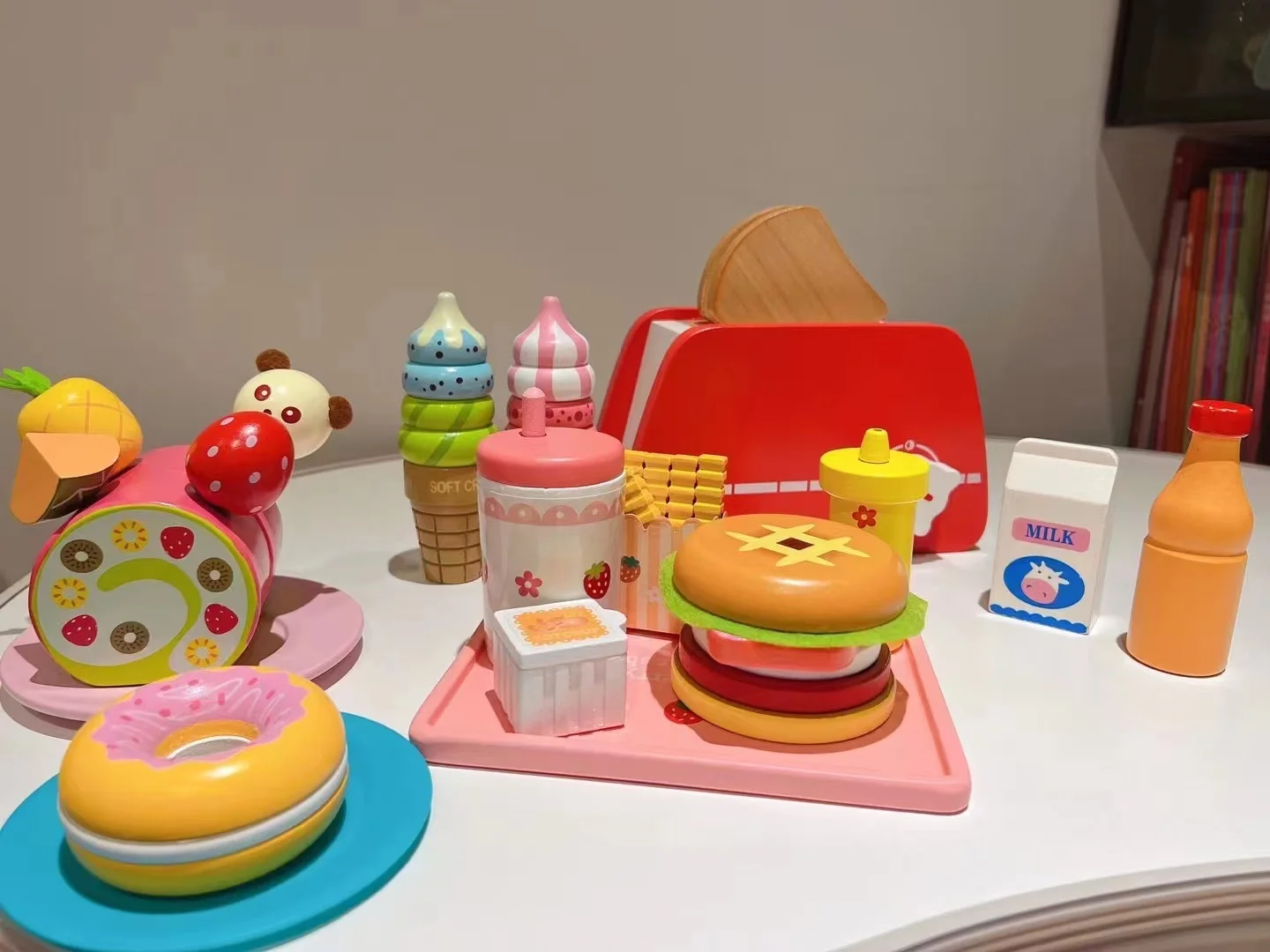 1pc Frühstück Simulation Lebensmittel Spielzeug Pretend Spielen Spiel Donut Hamburger Hot Dot Holz Spielzeug für Kinder Haus Spielen Frühen lernen Educ