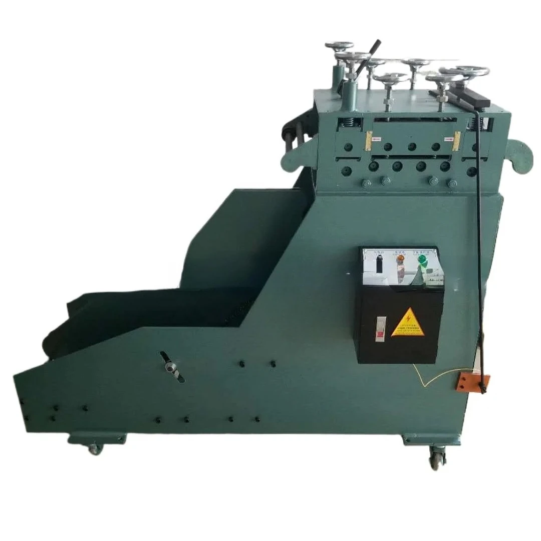 Machine de redressage à décharge automatique pouvant être équipée de 3 redresseurs de bobines à contrôle de vitesse à fréquence variable.