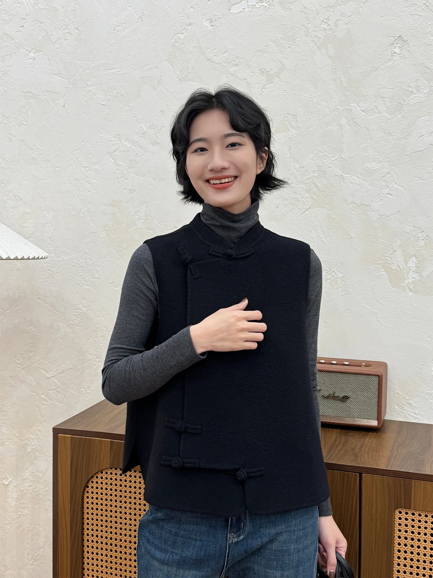 

Жилет женский Jiuxia Yang Spring 2026: Новинка, китайский воротник, ручная работа, на пуговицах, из смесовой шерсти, модный, универсальный, для повседневной носки