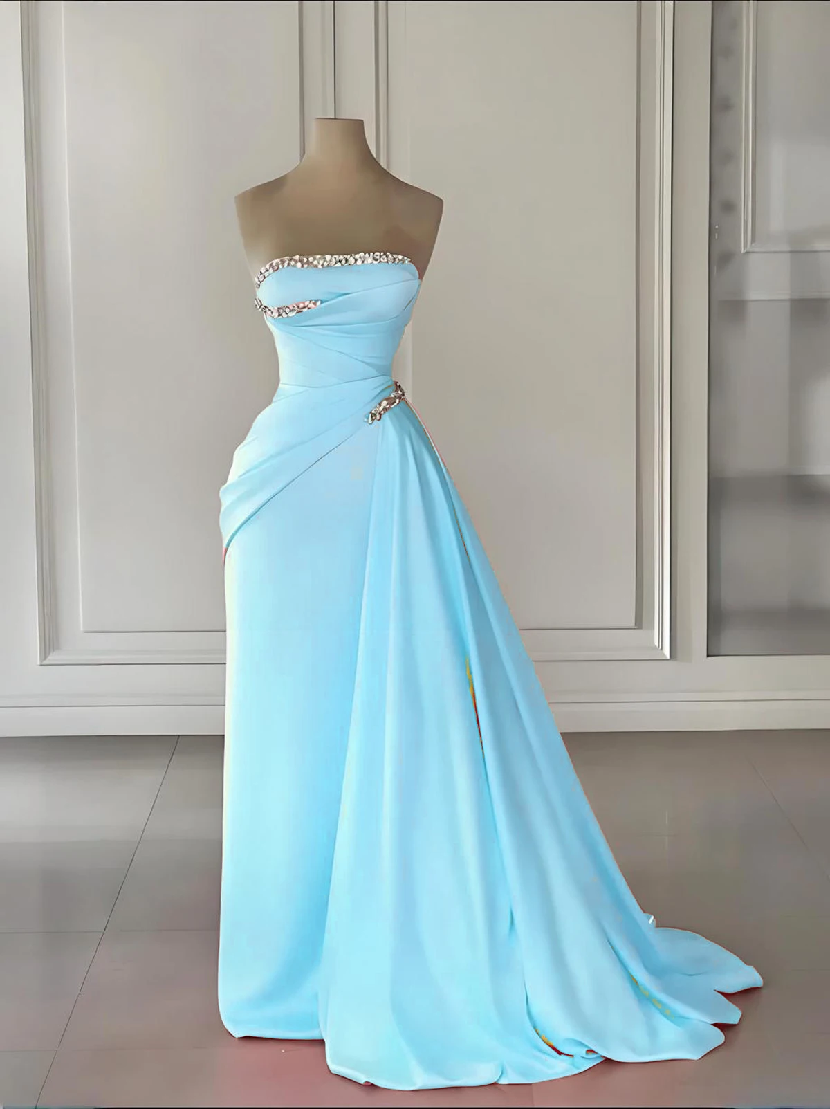 أنيقة بدون حمالات عارية الذراعين الوردي فساتين لحضور الحفلات الموسيقية 2025 مطرز الطيات فساتين السهرة الساتان رداء دي سواريه فستان وصيفة الشرف بسيط