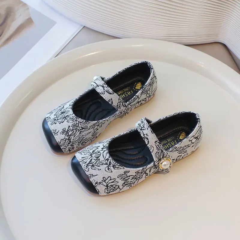

2026 Spring Autumn New Girls Leather Princess Shoes Chinese Style Printed Non Slip Stylish Kids Footwear