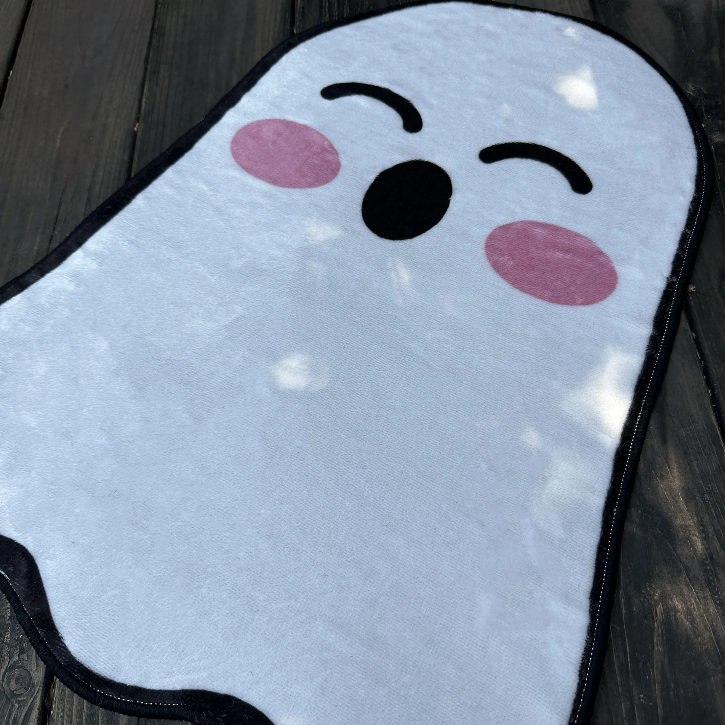 Smiley Ghost Flannel Rug Digital Printing Technology Simple Housewarming Gift Handmade Non-Slip Decorative Carpet