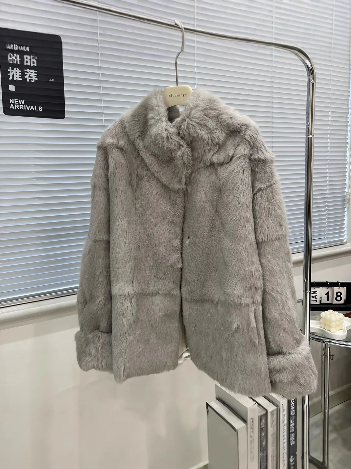 2025 New style women's rabbit fur coat, short Korean-style fur integrated mid-length rolled-up sleeve winter warm coat