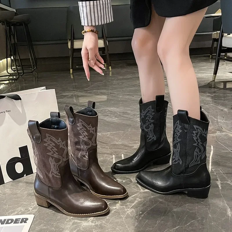 

Новый стиль, модные женские белые ковбойские сапоги до середины икры высокого качества на блочном каблуке, женские винтажные ботинки в стиле вестерн для кантри-концерта, обувь