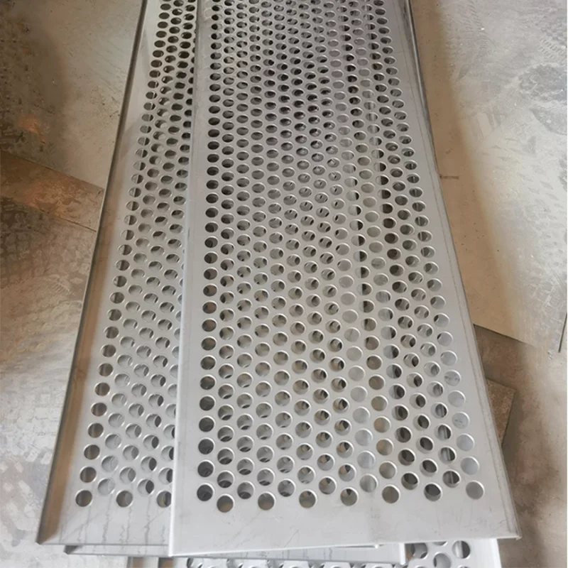 Customized Long Mesh, Punched Mesh and Metal Mesh, all suitable for screening machines.