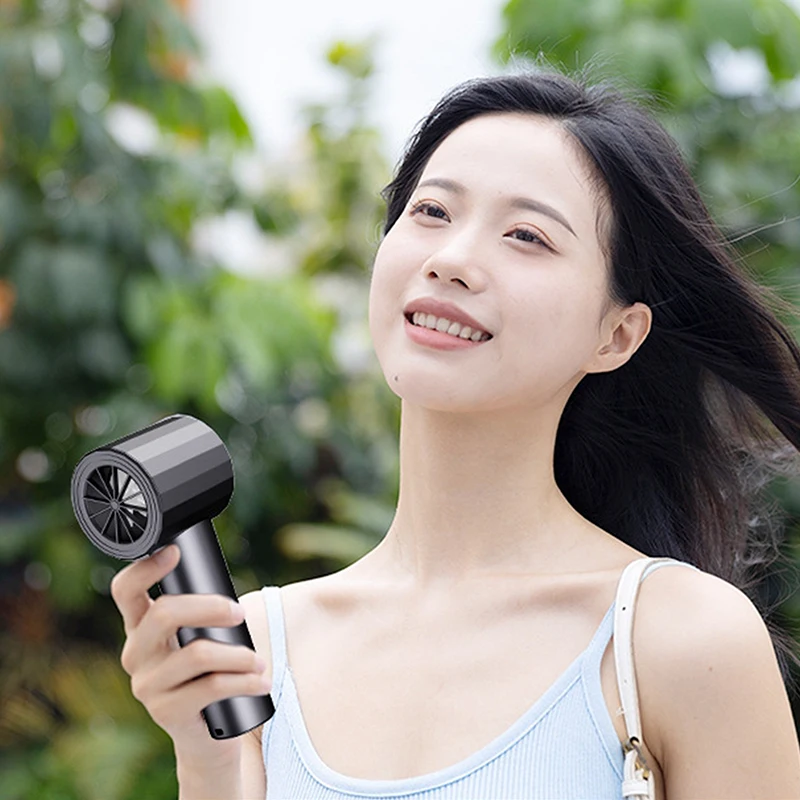 مروحة يد صغيرة محمولة 1800 مللي أمبير في الساعة USB مروحة قابلة لإعادة الشحن مروحة رموش كهربائية مع شاشة ديجيتال للتخييم في الصيف والسفر في الهواء الطلق