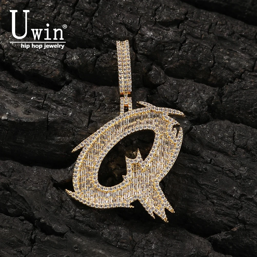 

Uwin Thorns Кисть Шрифт Курсив Начальная буква A-Z Micro Paved Out 5A Ожерелье с подвеской из кубического циркония Хип-хоп Ювелирные изделия