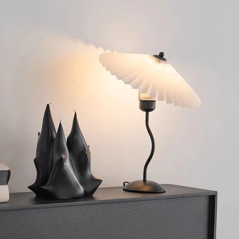 Nordic LED Desk Lamp Bedroom Bedside Living Room Retro Bar Coffee Dining Desktop Decoration Night Light Table Lamps