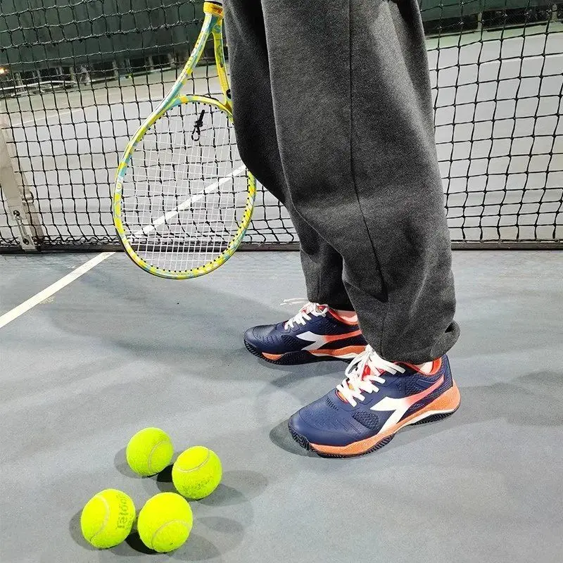 

Оригинальные брендовые профессиональные теннисные туфли. Удобная весенне-осенняя спортивная обувь для дома. Кроссовки высшего качества для тренировок по бадминтону.