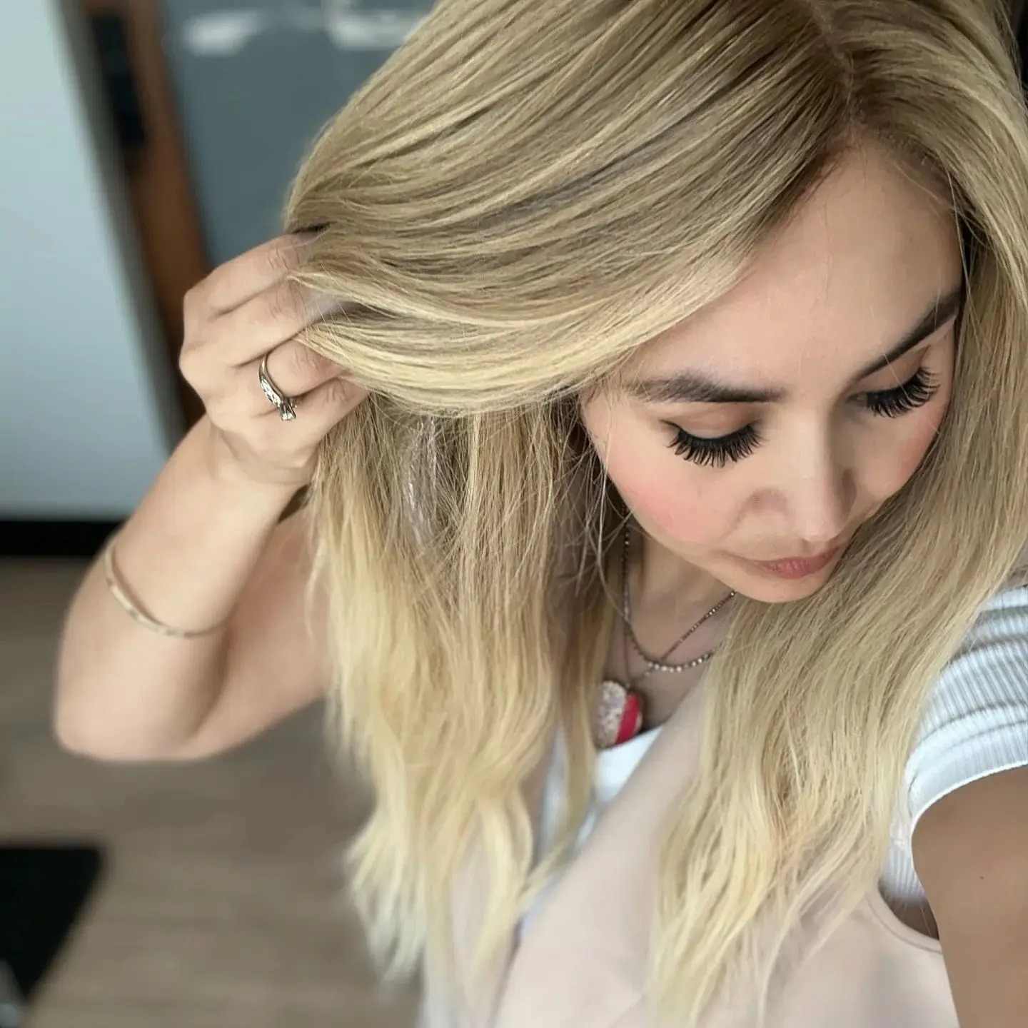 

Women's Wig 13x4 Free Part Ombre Ash Blonde Highlight Synthetic Lace Front Wig Cosplay Daily Party Wig 180% Density Glueless Wig