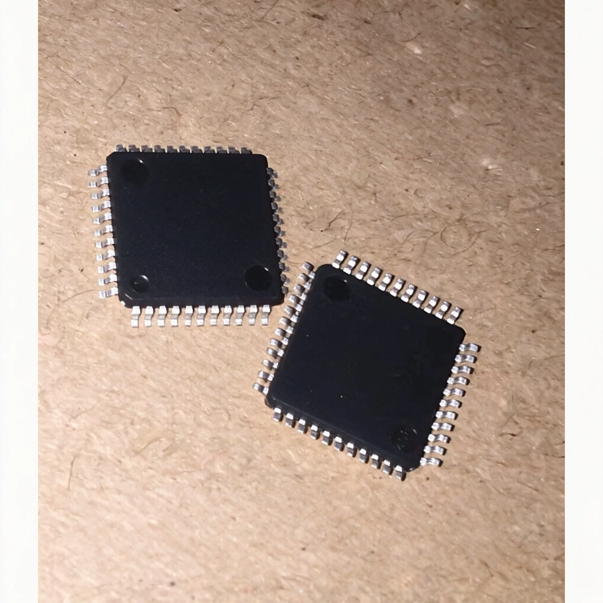 STC89C516 89C54RD+ RD+40I- STC90C58AD 90LE516RD-40I.  Приемаются как оптовые, так и розничные заказы.