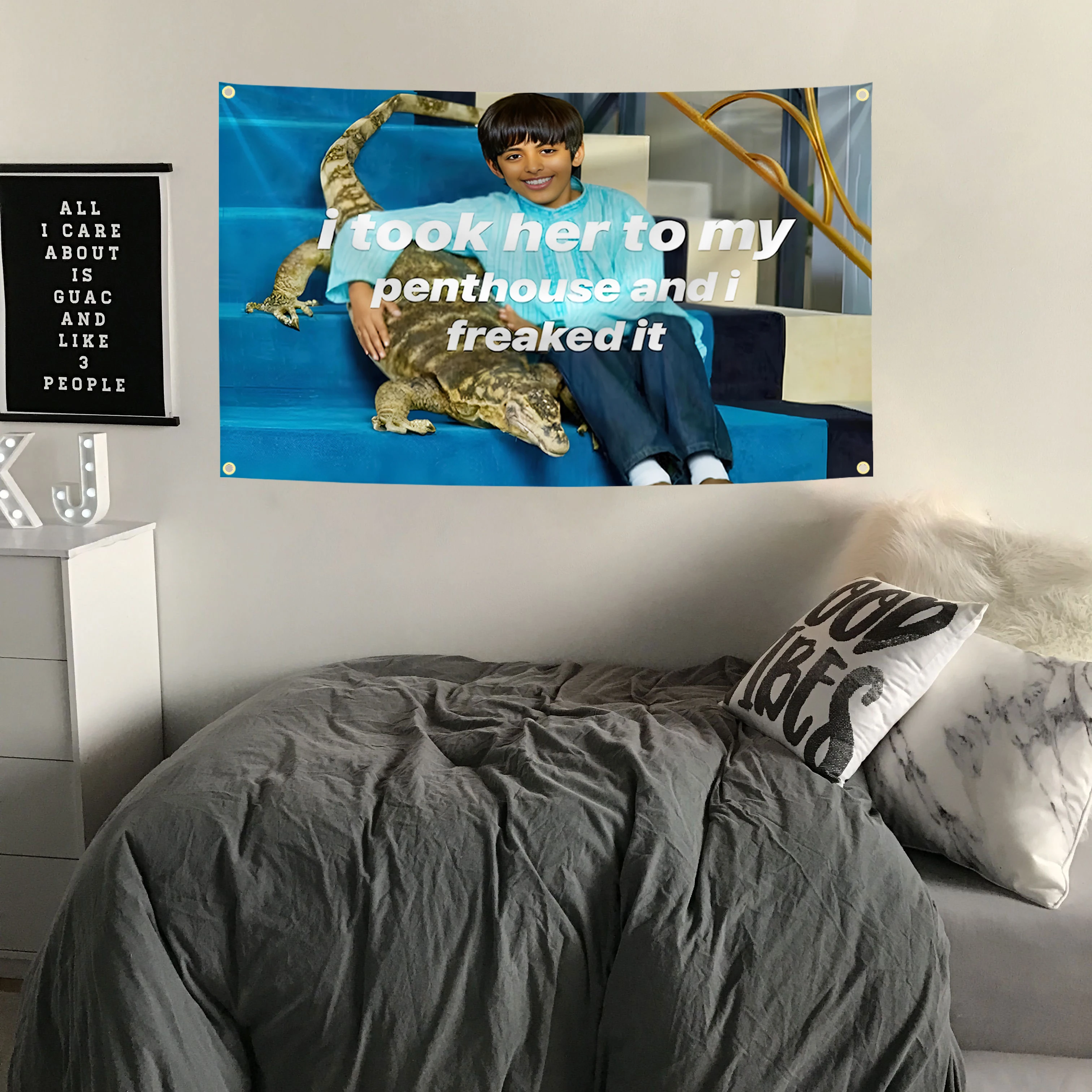90x150cm The Boy Holding a Crocodile“ I Took Her To My Penthouse And I Freaked It”Funny Flag Art Tapestry Banner Gift