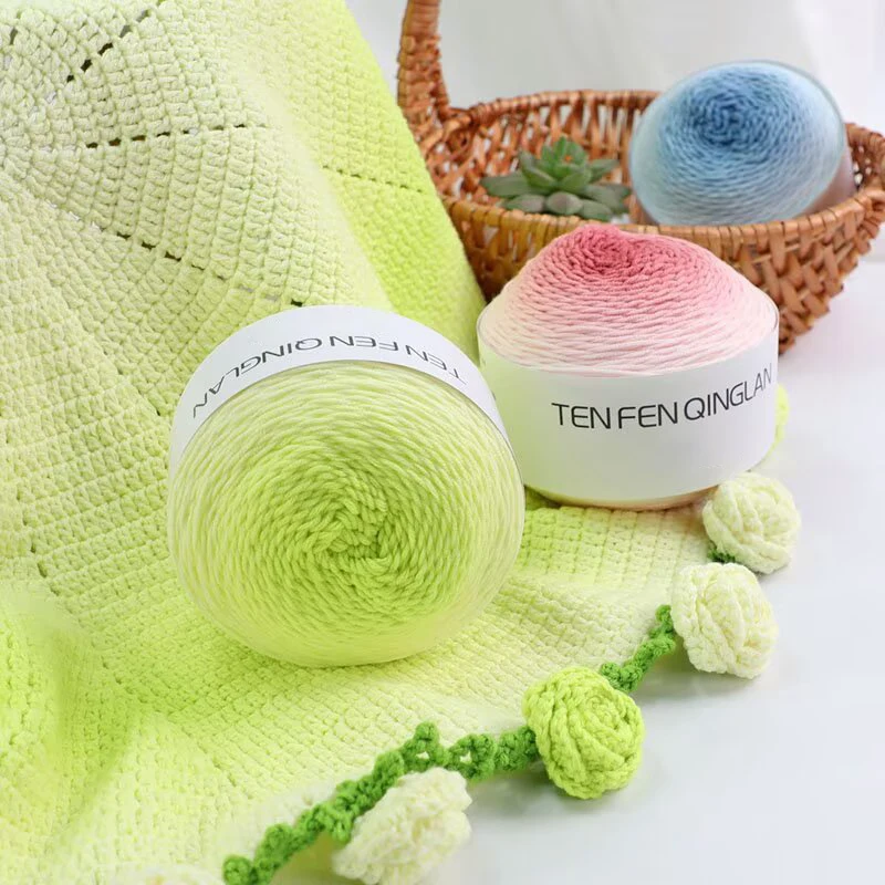 Solid Color Gradient Yarn, Lightweight and Soft, Suitable for Knitting Various Handmade Items Such as Woven Rugs, Sweaters, Scarves, Bags, Carpets, Etc. High-Quality Yarn, Comfortable and Soft, Perfect for Knitting in All Seasons