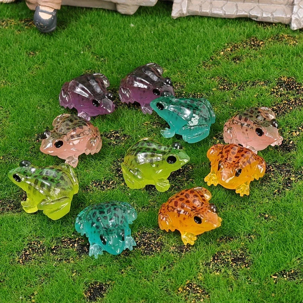 Mini Cartoon Frogs Figurines Miniatures Cute Kawaii Frog Artificial Resin Micro-landscape for Garden Flowerpot Decor Ornaments