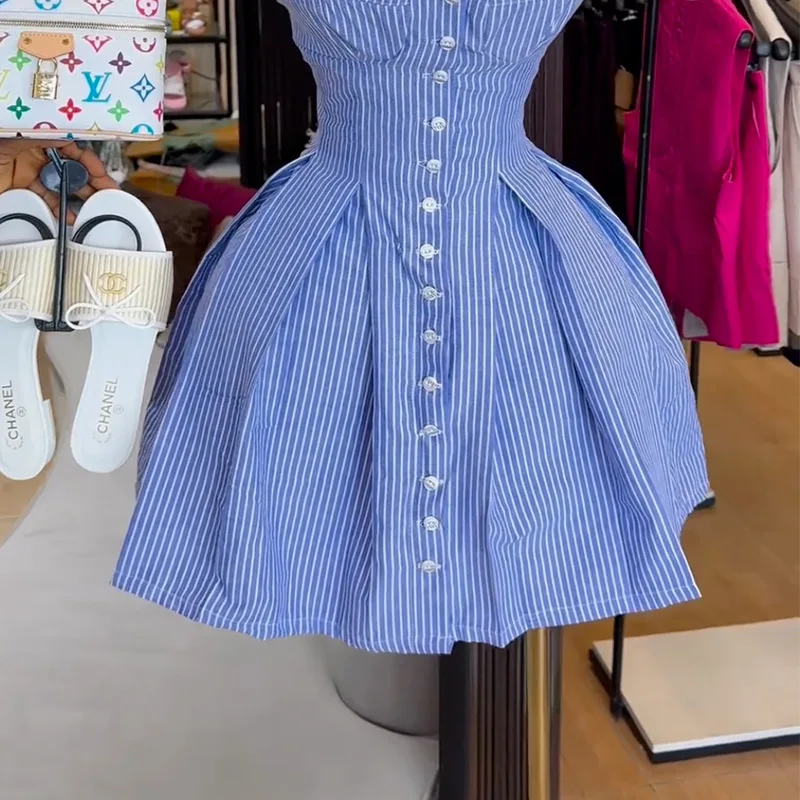 Letnia sukienka na ramiączkach damska bez rękawów na cienkich ramiączkach, dopasowana mini sukienka modna niebieska w paski, asymetryczna sukienka na ramiączkach w kształcie litery A.