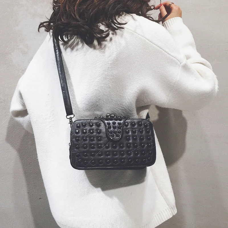 Designer Rivet Shoulder Bag Women Fashion Crossbody Purse for Grils Multi Pocket Phone Zero Wallet Soft Leather Handbag Carteras