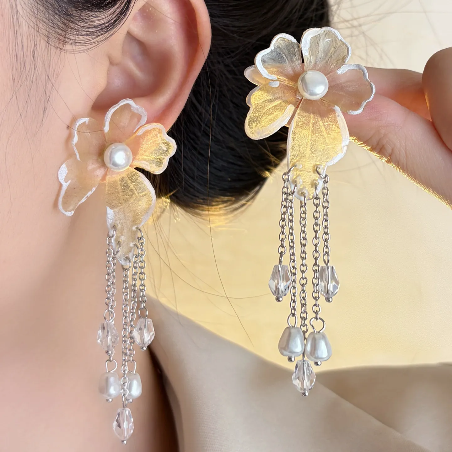 Retro famous style intangible cultural heritage, leather shadow, cowhide flower pearl earrings, female super fairy transparent f