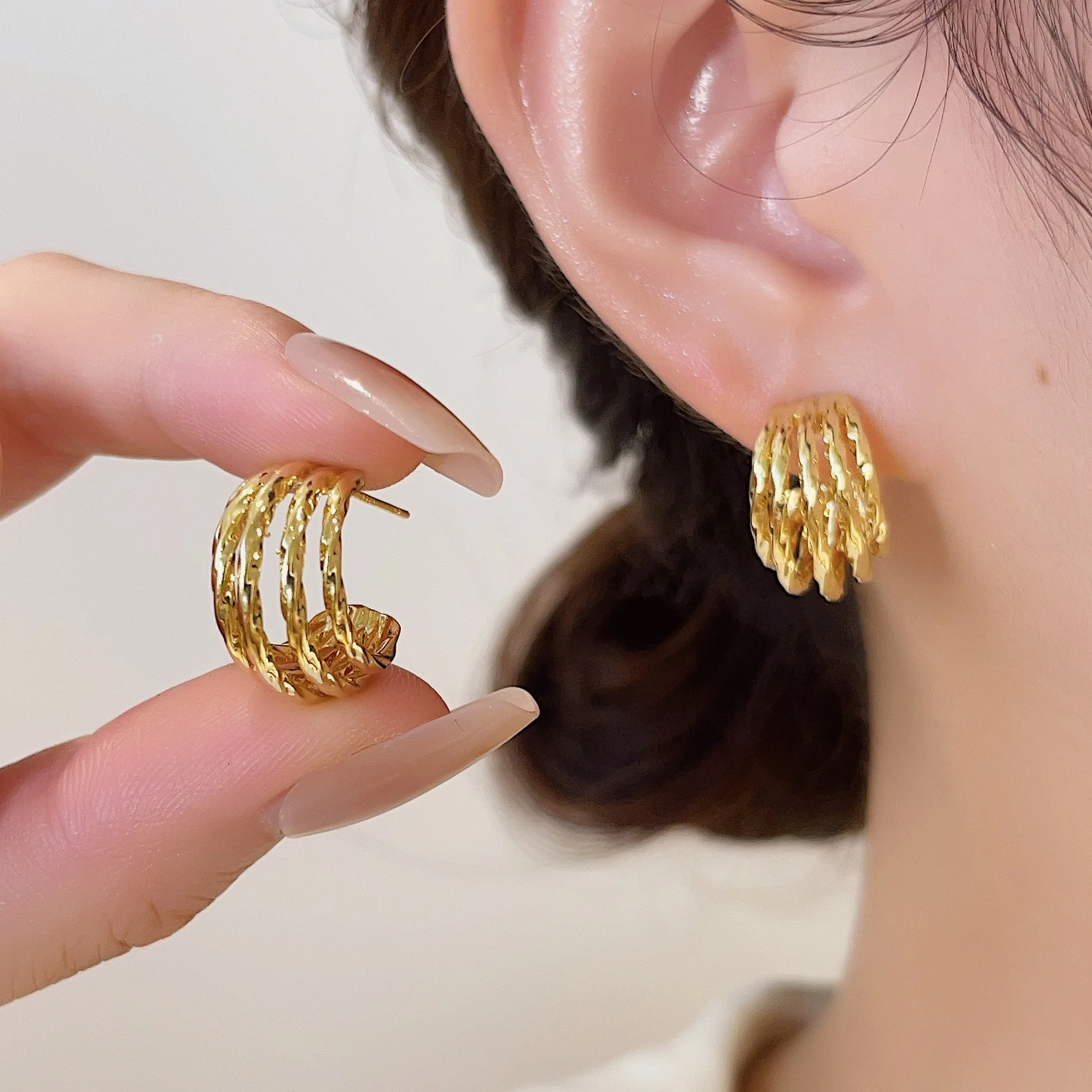 Simple Metal Twisted Multi-layer Geometric C-shaped Stud Earrings Women Temperament Fashion Jewelry Daily Accessories