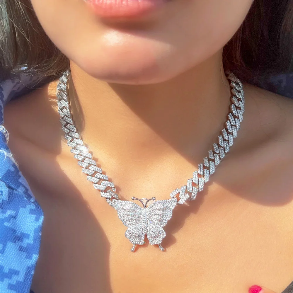 

Pera Glitter White Gold Color Cubic Zircon Large Butterfly Pendant Chocker Necklaces for Female Rock Dancing Party Jewelry P042