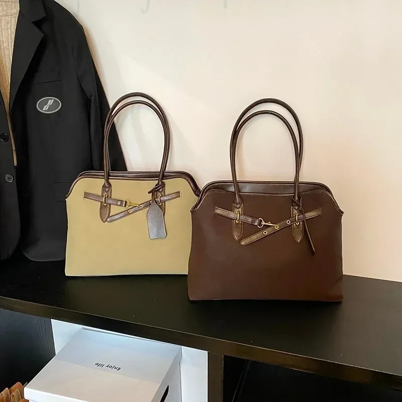 

Гламурный клатч со стразами, вечерний кошелек, винтажный кристаллический дизайн, с шелковой подкладкой и компактное зеркало