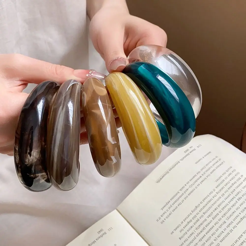 جديد منحني الاكريليك المفتوحة الإسورة لطخة مبالغ فيها غير النظامية واسعة سوار موضة أوروبا أمريكا نمط الرجعية خاتم اليد هدية