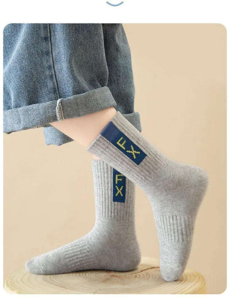 5 Paar Kindersocken, Frühlingssocken aus Baumwolle, mittellange Socken für Kinder, sportliche Socken für Jungen, Crew-Socken – Detail 4