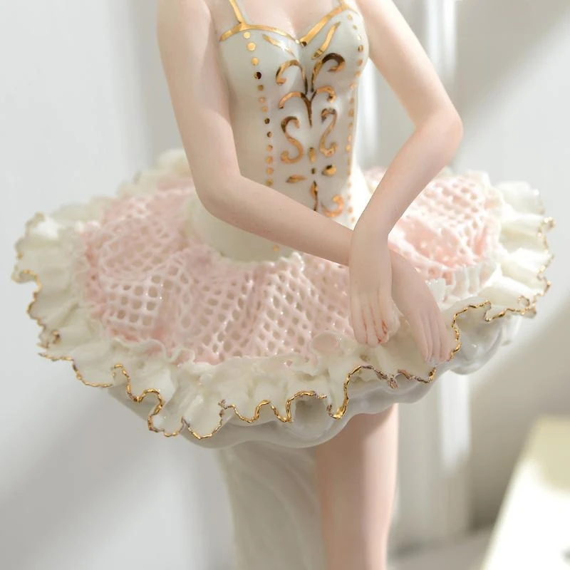 @Ceramic character ornament, beautiful girl dancing ballet, girl porcelain puppet, high-end handicrafts, creative luxury