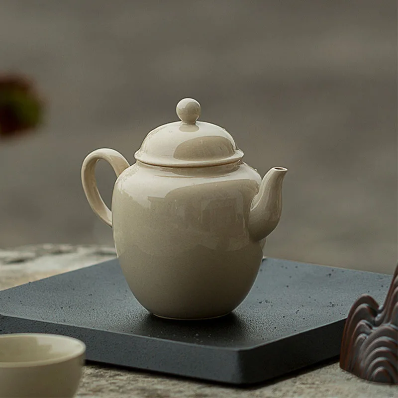 

Dehua Porcelain Handmade Filter Hole Tea Pot Grass and Wood Grey Tea Pot Kung Fu Tea Set Tea Pot Elegant and Simple Single Pot