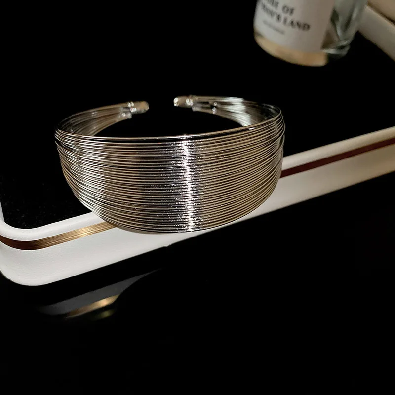 Mehrlagiges Halsketten-Set aus Metall mit geometrischen Formen, europäisch-amerikanischer Heavy-Industry-Stil, exquisites, übertriebenes Schlüsselbein-Design, kleines, cooles Geburtstagsgeschenk – Detail 6