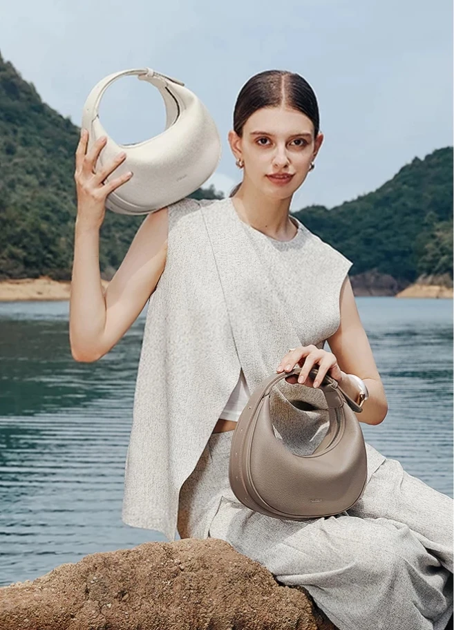 FOXER Marken-PU-Leder Damen Schultertasche 2026 – Modische Halbmond-Handtasche im luxuriösen Design – Umhängetasche als Geschenk für Mädchen – Detail 4