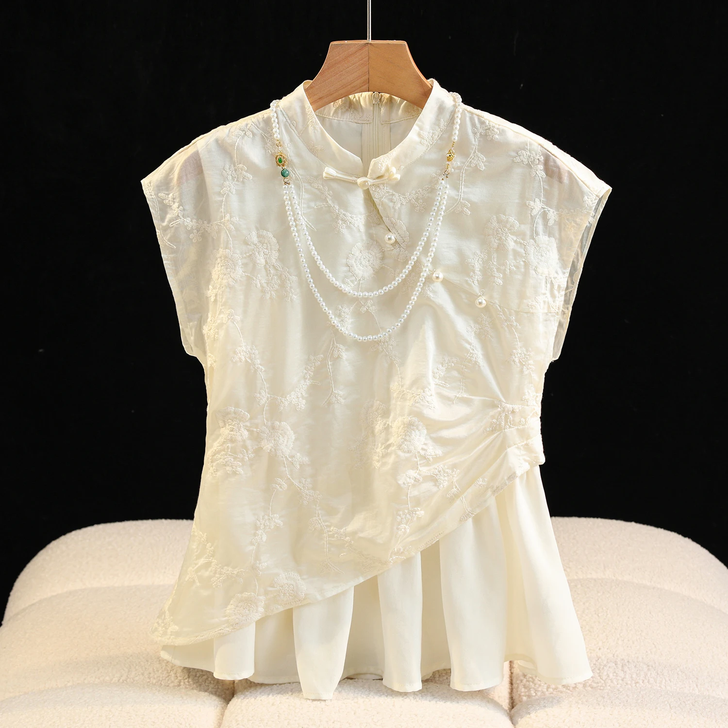 

New Chinese Style Embroidered Shirt Women's Casual Sleeveless Top with Button Versatile Lightweight Luxury Summer Fashion