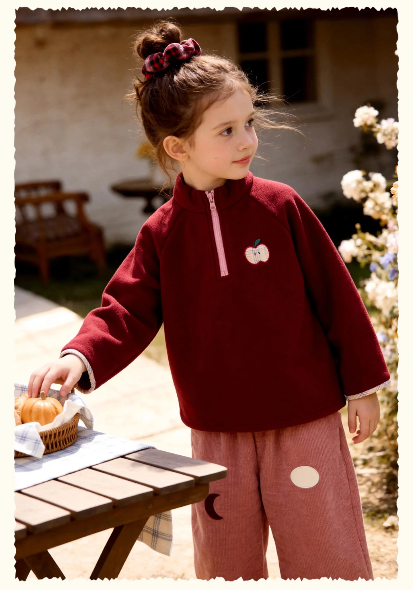 Amila 2026 Herbst Neue Kinder-Sweatshirt mit Stehkragen Vintage-Patch-Stickerei Farbblock Niedlich Verspielt Alltagstaugliches Vielseitiges Oberteil – Detail 9