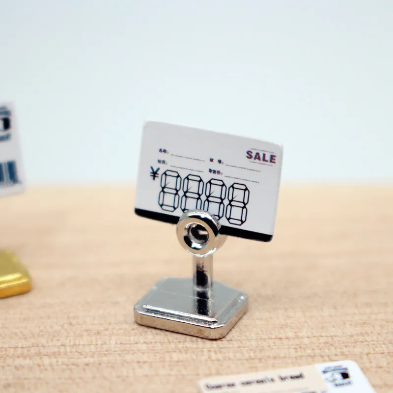 1 zestaw miniaturowych metali do zabawy w domku dla lalek: metalowe etykiety cenowe i małe karteczki z napisami, dekoracja do domku dla lalek, ozdoba do ciasteczek i ciastek, akcesoria.