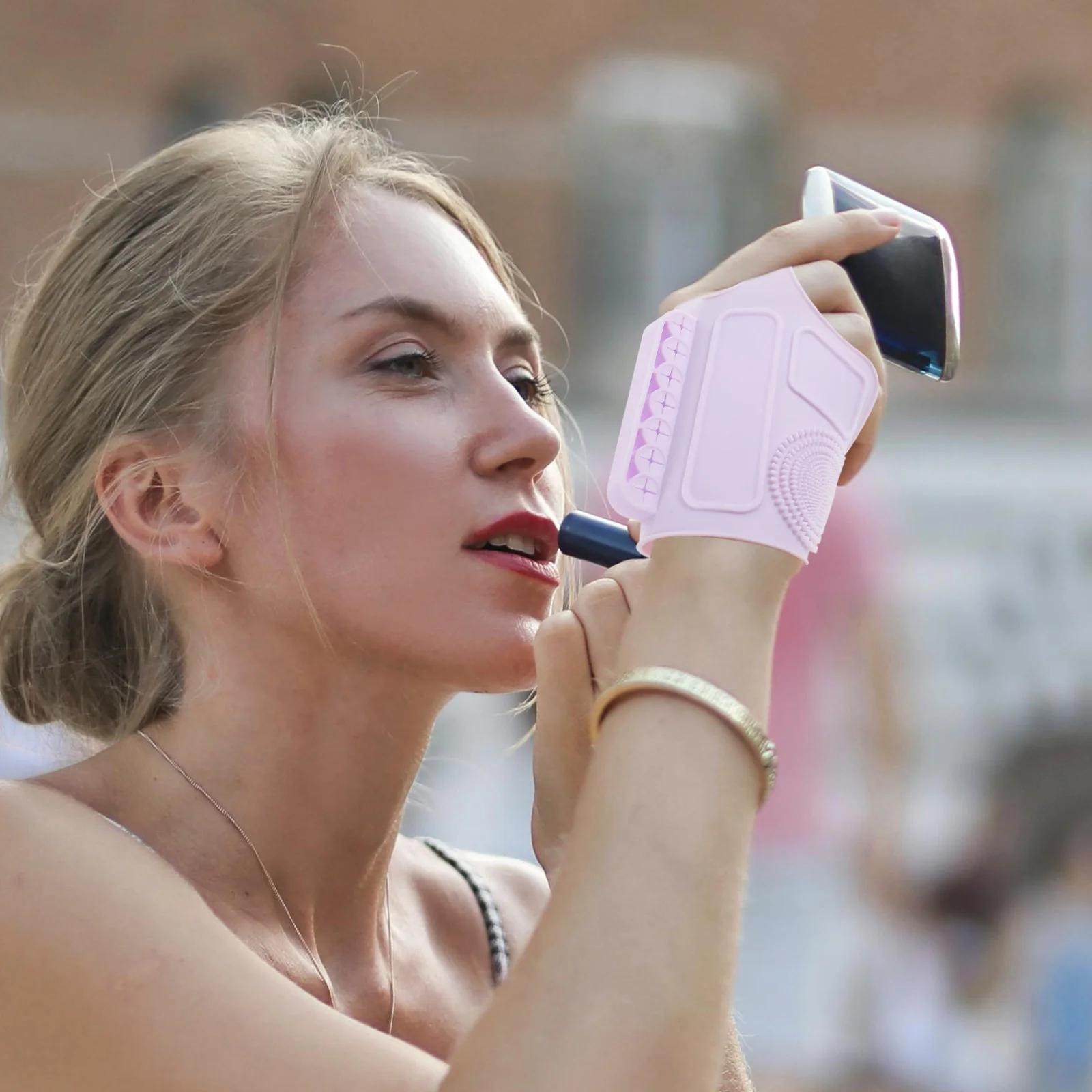 

Silicone Makeup Wrist Strap Palette with Brush Storage Hand Palette for Makeup Artists Comfortable Support and Easy to Clean