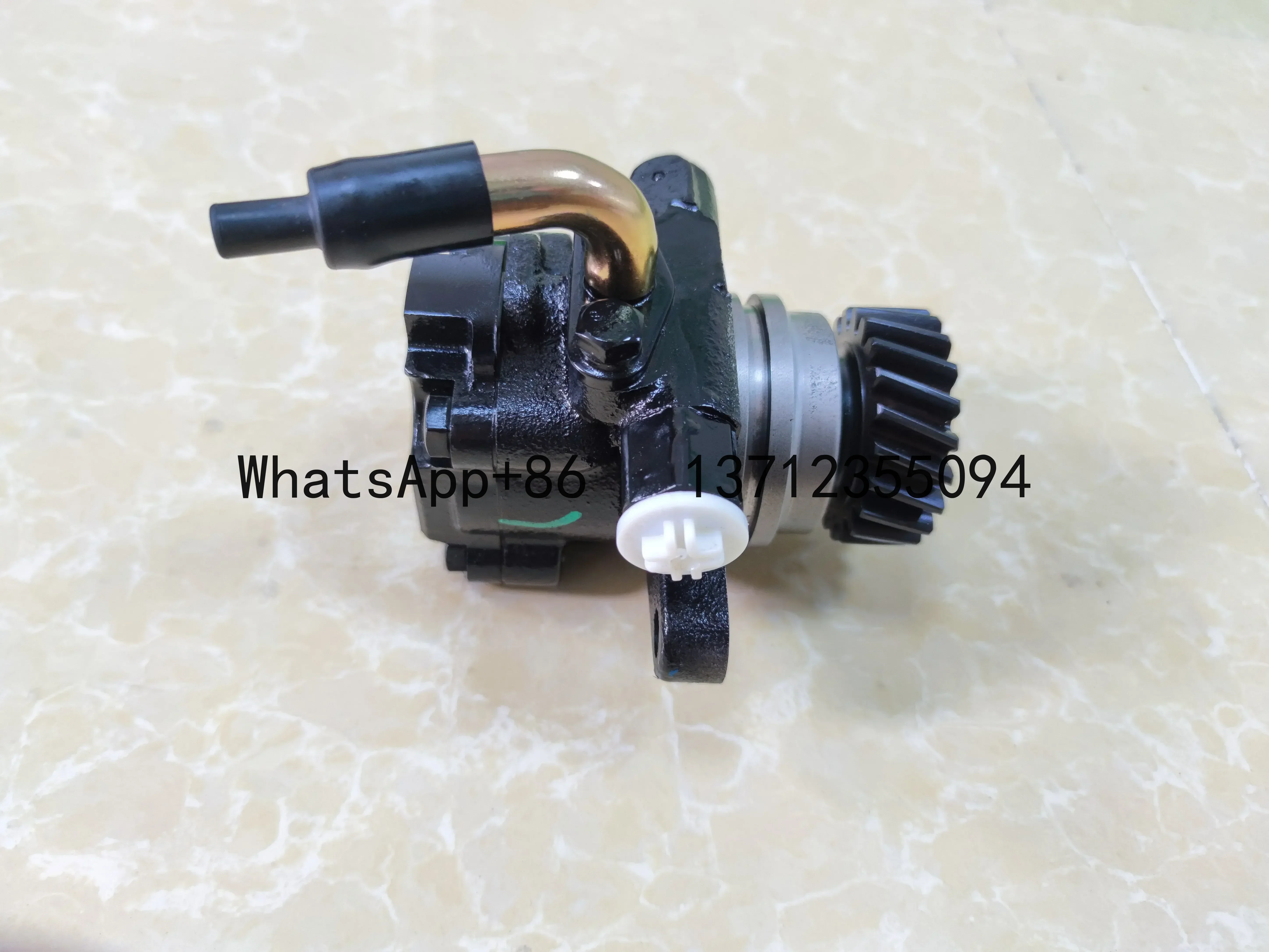 Truck power steering pump for Nissan Truck  FD42  FD46 49110-0T002