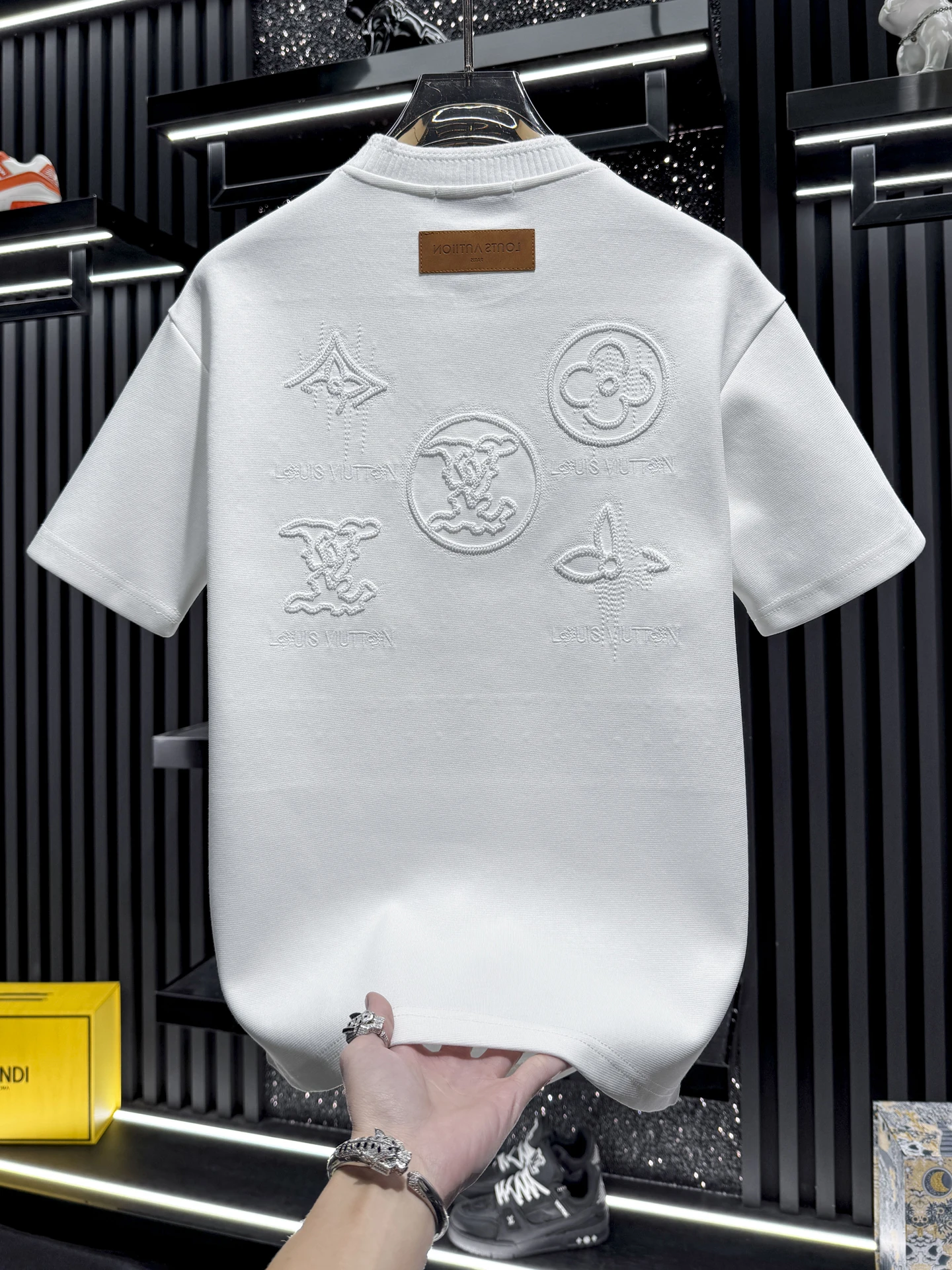 

Мужская футболка Ele с круглым вырезом и коротким рукавом, с вышивкой, класса люкс, повседневная, из смесового хлопка и полиэстера, весна-лето, модный топ