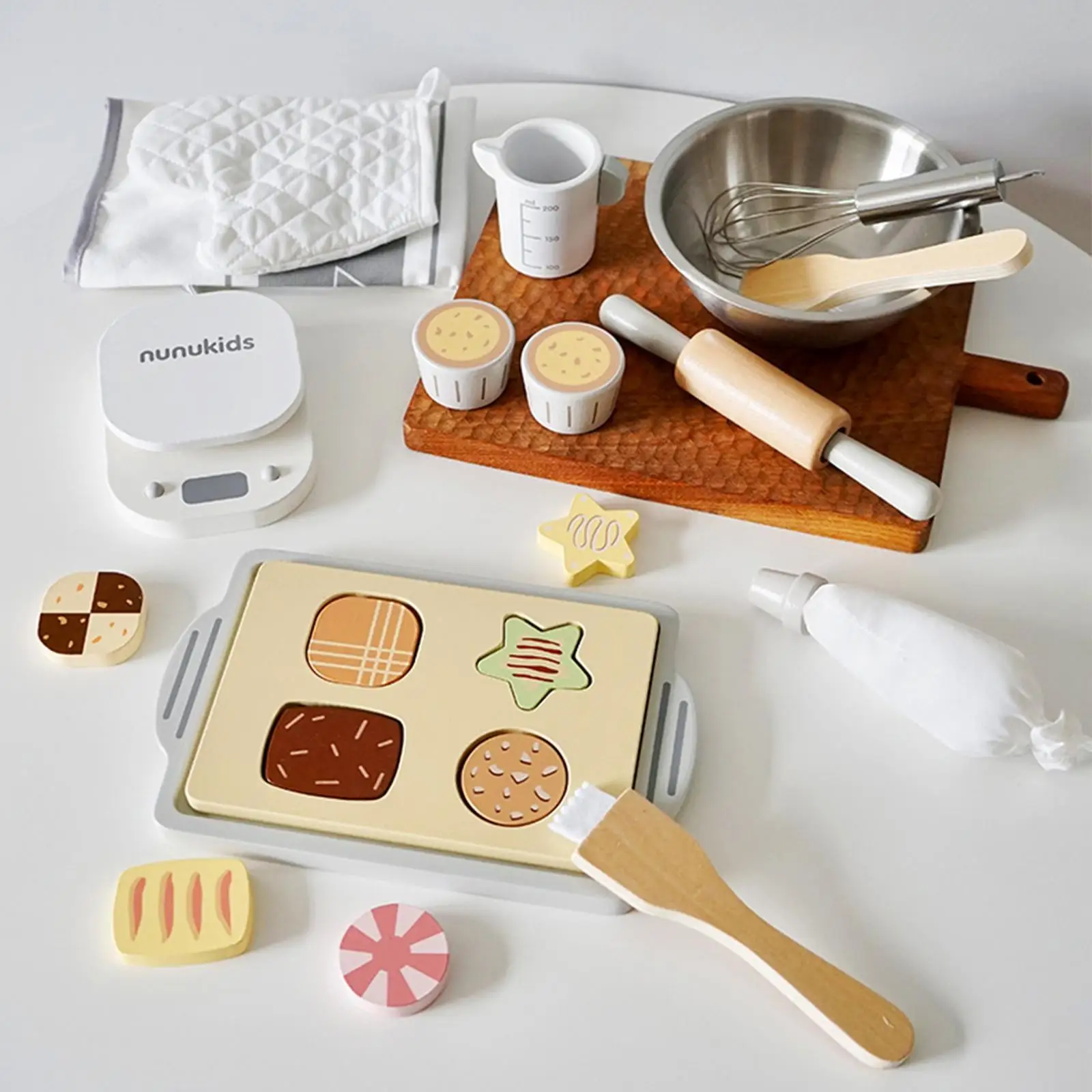 

Kids Baking Pretend Toy Early Educational Includes Cake Icing Bag, Gloves and Baking Accessories Cookies and Pastry Toy for Kids